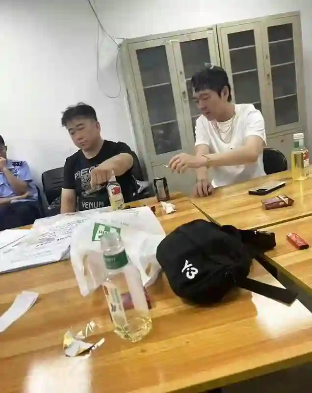 马思纯男友张曼乐被人拿酒瓶子砸了！男方曾遭蒋雯丽不满退货