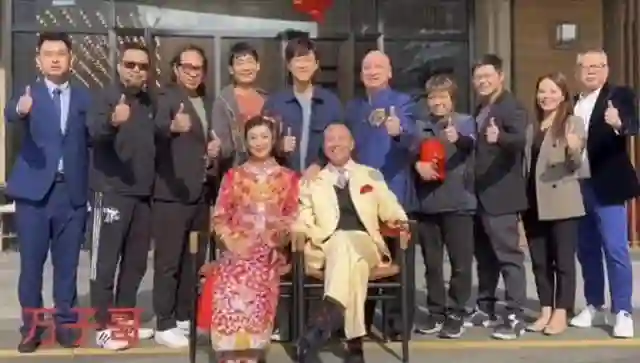 万梓良22岁儿子参加湖南音乐比赛显天分 越大越靓仔竟撞样吴卓羲