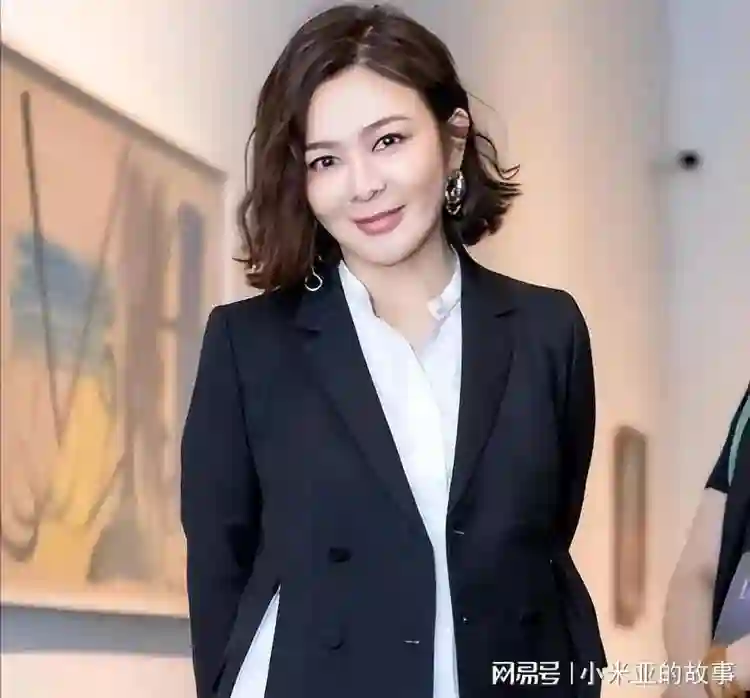住着上亿豪宅，却无儿无女靠弟弟养老，63岁的关之琳后悔了吗