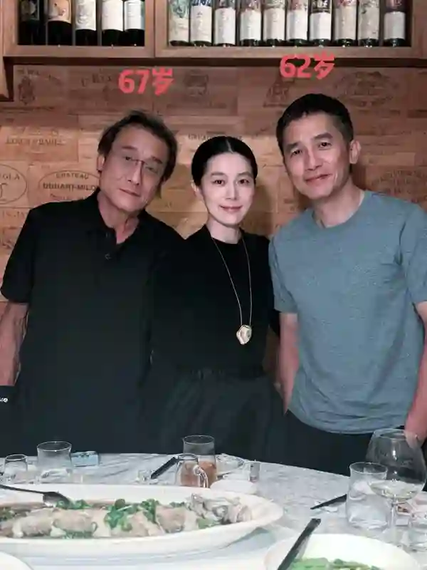 梁朝伟和梁家辉上海聚餐，两人状态差距大，梁家辉面容沧桑好显老