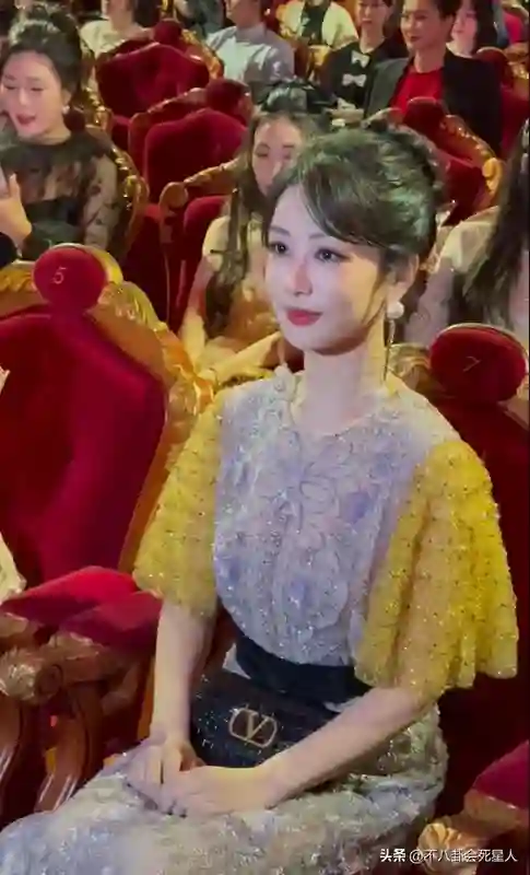 北影节红毯林志玲脸僵眼睛小，孙俪土气金晨灵动，杨紫打了翻身仗