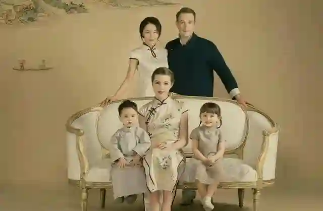 马雅舒儿女打篮球，米雅爱登没长歪还更好看，一家五口颜值真高