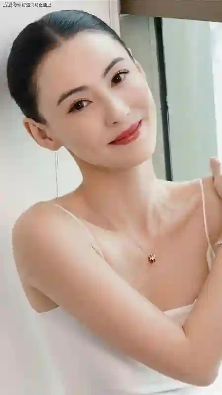 张柏芝“变脸”真相曝光，网友却集体叫好：44岁的她活得太爽了！