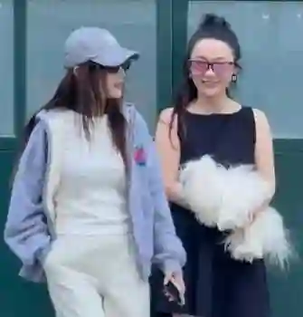 好了伤疤忘了疼！贾乃亮李小璐合体出游，女儿甜馨表现惹众议