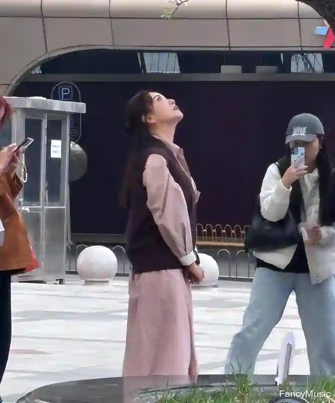 43岁杨蓉与26岁赵露思近照，颜值差距不大，治愈“焦虑症”！
