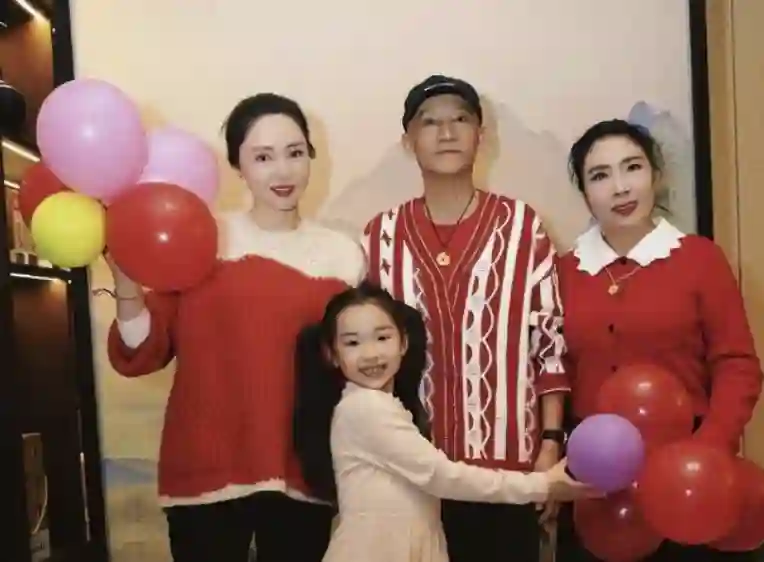 两个毫无交集的人突然结婚了？