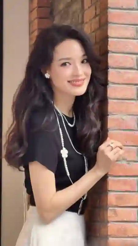 舒淇越来越有韵味了！49岁生图状态惊艳，年近半百仍似少女