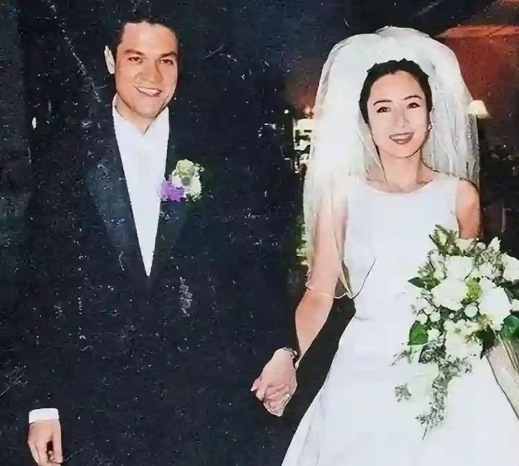 成龙第二个私生子曝光！她与林青霞齐名，带子嫁人，过往生活被扒