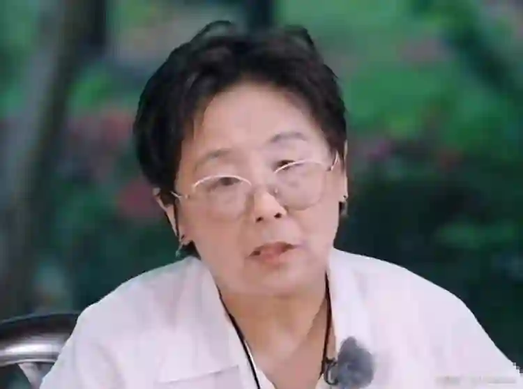 黄圣依妈妈曝外孙让自己寒心，付出白费了，疑似内涵杨子教育观念