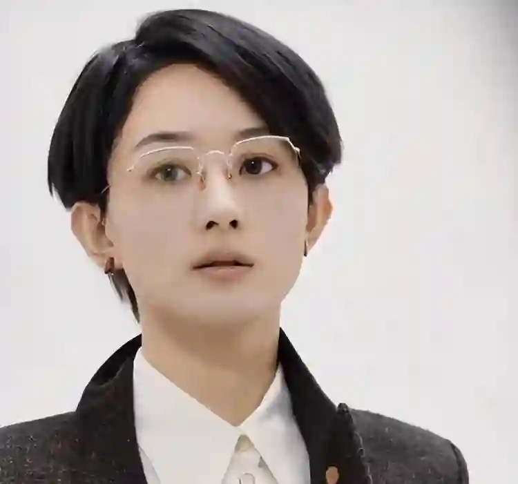 这一次，被官方力挺的赵丽颖，撕开了杨幂“左右逢迎”的真面目