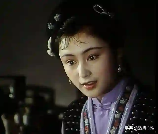 陈红脸平泪沟深算顶级美女吗？看她和周海媚、章子怡合照自有分晓