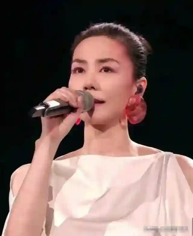 李嫣近况证明，“抽烟喝酒打麻将”的王菲，确实是个很好的妈妈