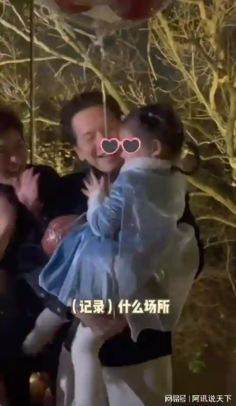 向太晒孙女暖心礼物，称4岁向芷很有主见，自己挑选衣服，超爱美