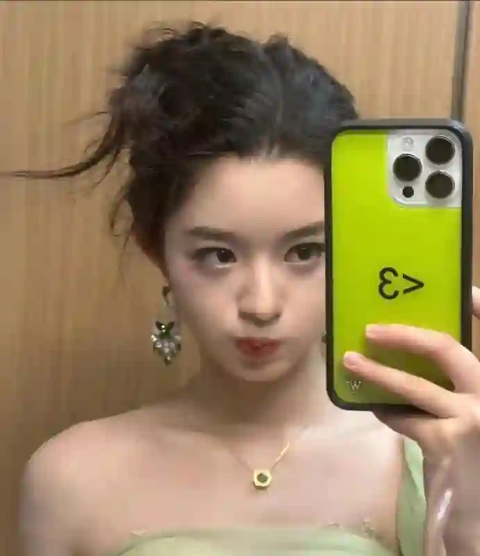黄杨钿甜风波持续发酵！奶奶意外登上热搜，一家人身份疑都不简单