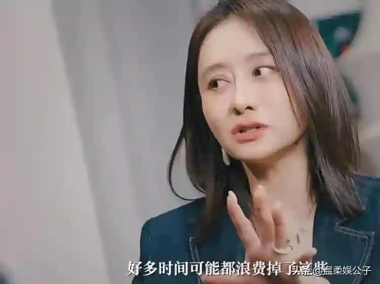 51岁陈德容上节目首谈离婚，叹：爱情既没意思也没用，浪费时间