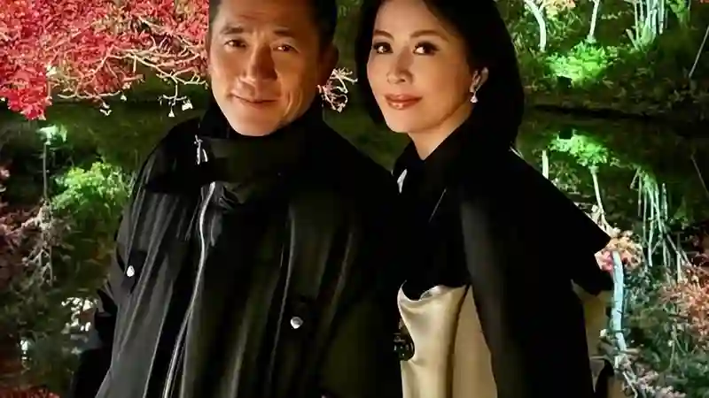 梁朝伟刘嘉玲泰国度假，两人结婚多年恩爱如初，刘嘉玲美腿抢镜
