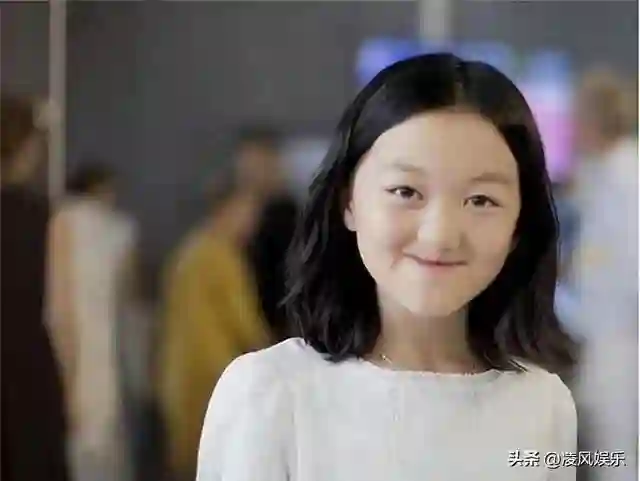 18岁李嫣近照曝光，兔唇痕迹消失不见，美出高度，不愧是王菲女儿
