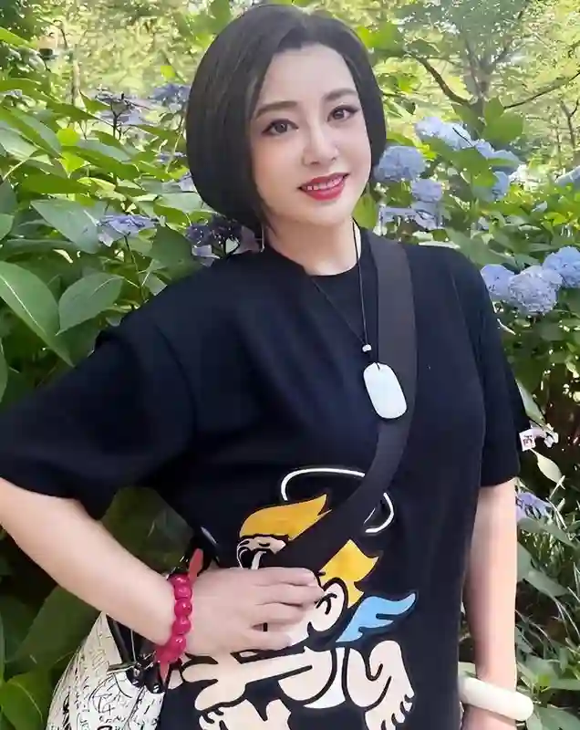 落地的普思不如鸡，瑞士丈夫去世后，回国的斯琴高娃成了