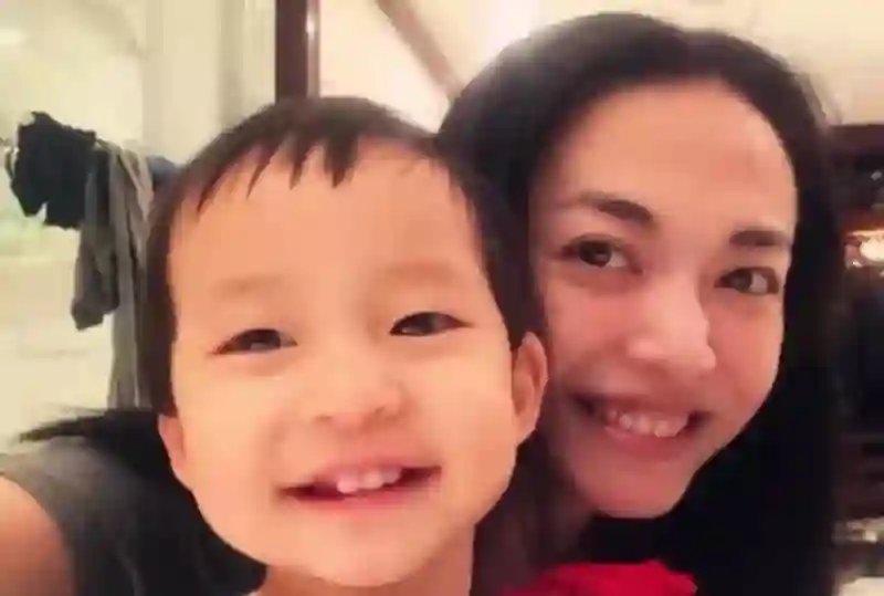 还记得姚晨的女儿小茉莉吗，腿也太长了吧