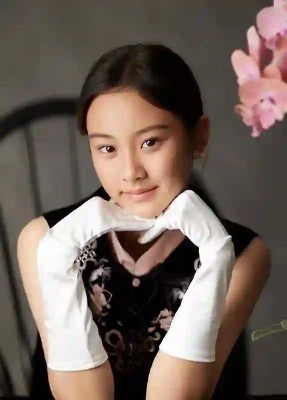 贾乃亮甜馨端午合体炫粽！父女复制粘贴脸，12岁甜馨素颜美翻