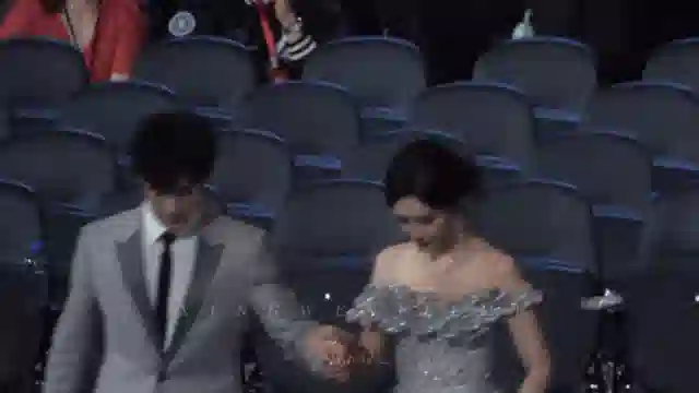 不知道的还以为你俩官宣结婚了…
