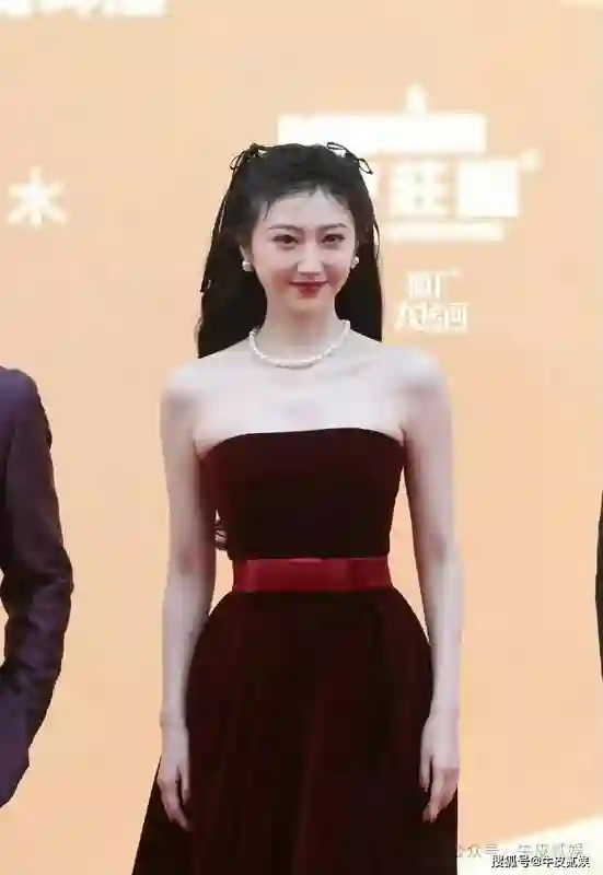 妈呀，华表奖红毯女星生图太真实，一个个像是吃了防腐剂似的