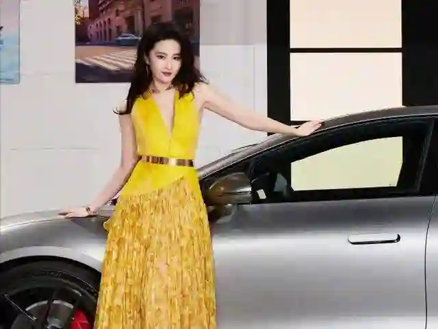 10年后，再看刘亦菲杨采钰，差距一目了然，陈金飞也不是万能的