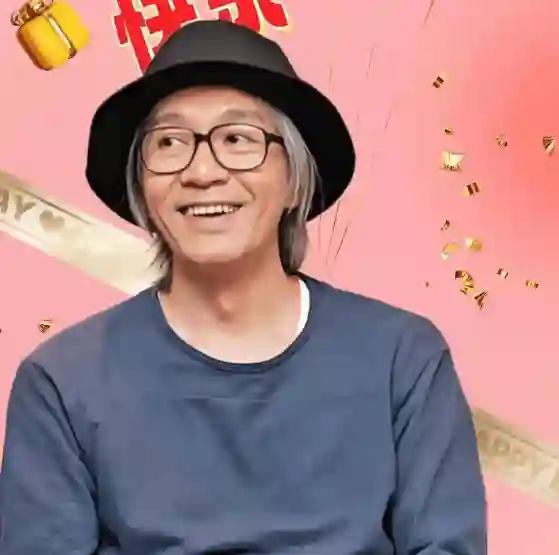 张柏芝为63岁周星驰庆生，手捧蛋糕笑容甜美，晒《喜剧之王》旧照令人泪目