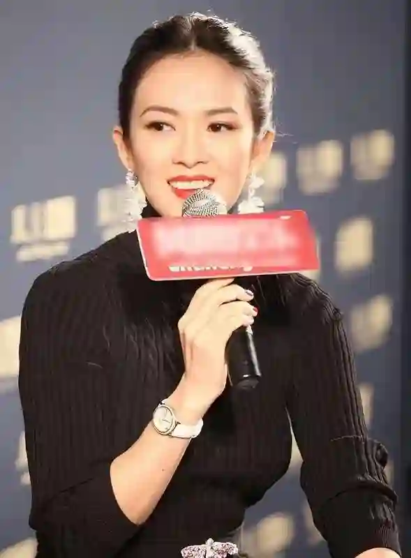 看见森林北湿身照，才明白汪峰五婚挑剔，章子怡彻底败下阵来