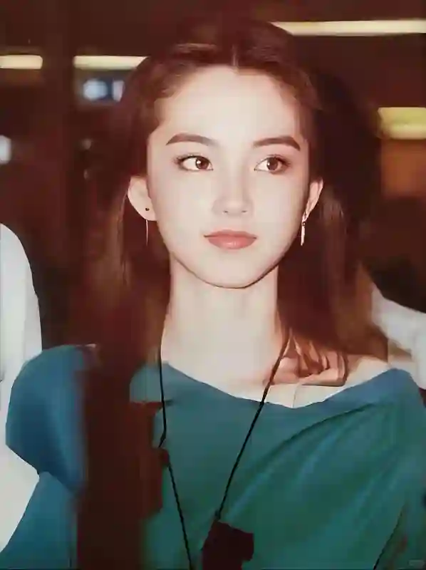 看了70岁林青霞和73岁朱琳近照，才明白大陆美人和台湾美人的区别