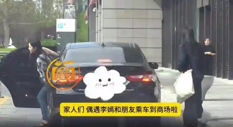 李亚鹏再度搬家，3岁女儿哭喊不要搬，大女儿李嫣北京逛高奢商场