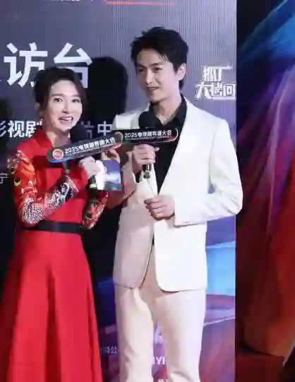 离婚3个月，陈妍希满脸写着“老娘好得很”，而陈晓眼里依旧没光