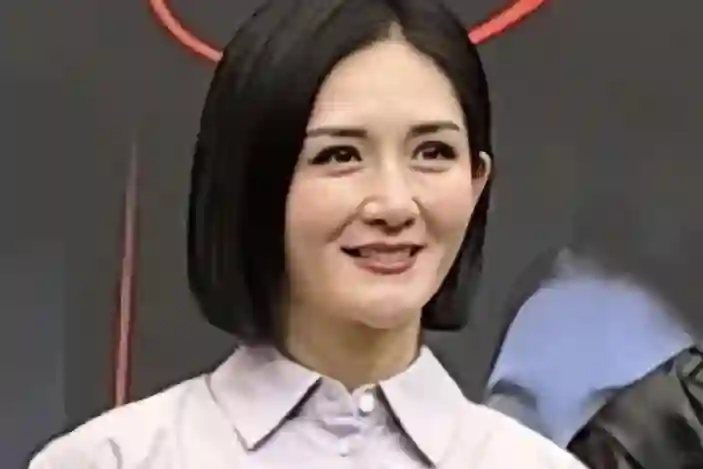 王琳新综艺，倪萍嘴歪眼斜，谢娜满脸凹坑好土，被再婚的董璇抢镜