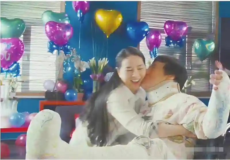 都说吴绮莉人生失败，自己糟糕，女儿也糟糕，可林凤娇也好不到哪