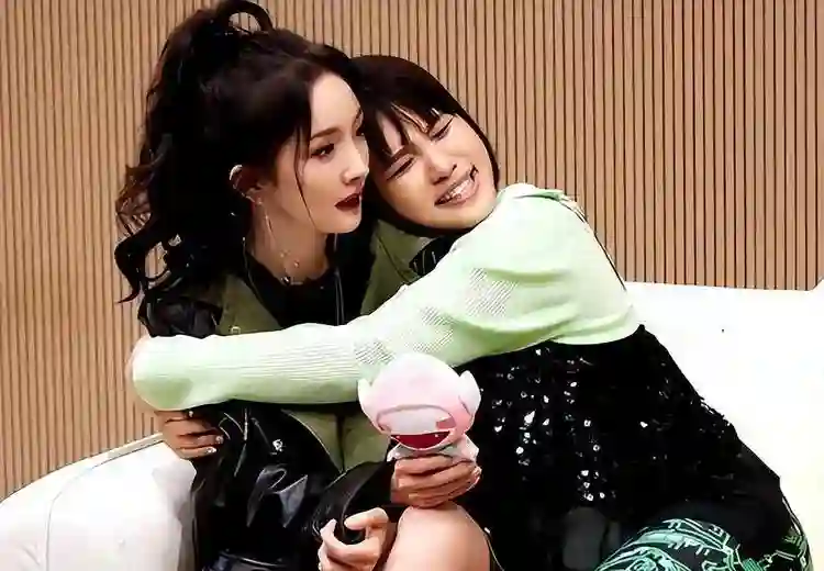 杨幂是个好妈妈！郭碧婷、谢依霖分享拍摄趣事，杨幂每天晒娃照片