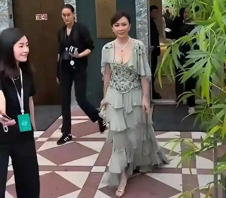 主办方的天要塌了！刘嘉玲汤唯同框被嘲，与梁朝伟“旧戏”被重提