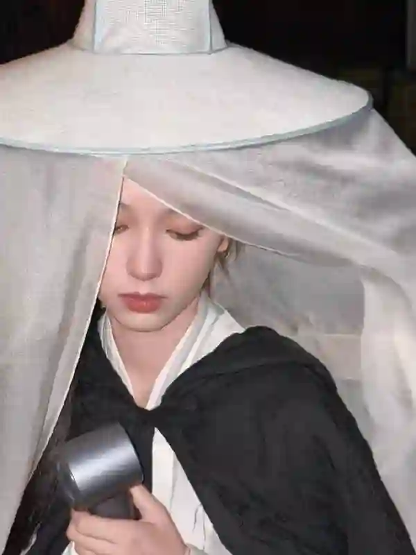 周也古装花絮九宫格氛围感拉满，从侠女到贵女切换自如尽显全能