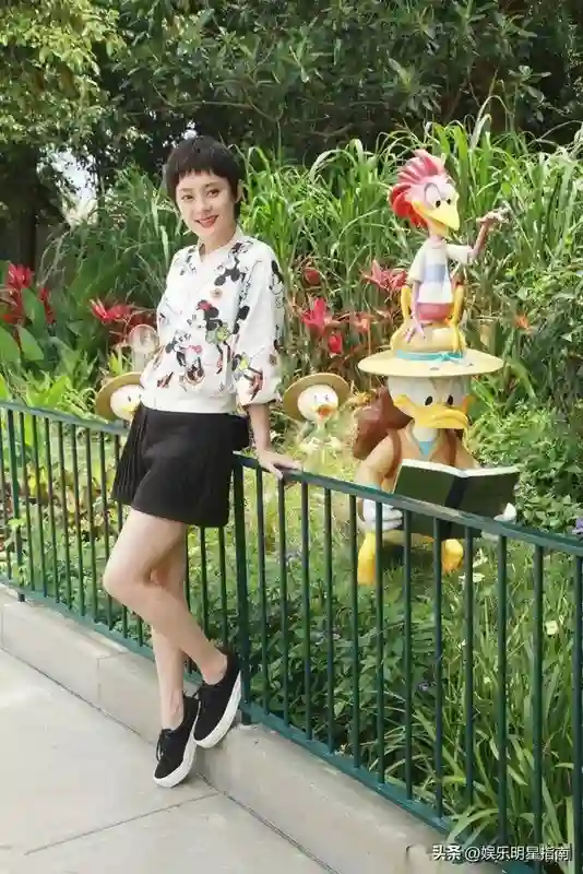 看了不合群的孙俪，再看不合群的赵丽颖，才知她们到底聪明在哪里