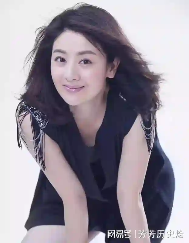 她靠一部剧吃一辈子，二婚嫁给“穷小子”，如今丈夫红到令人嫉妒