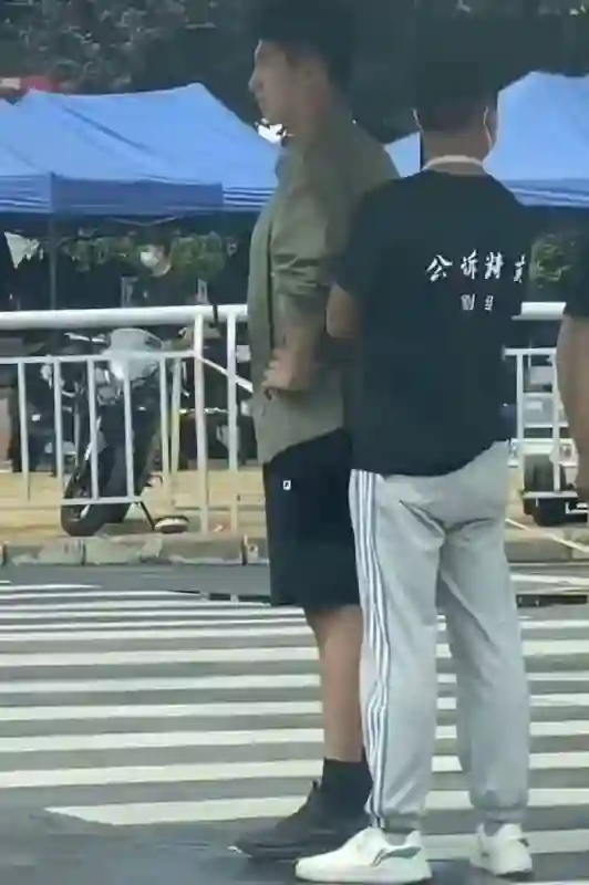 黄景瑜与迪丽热巴绯闻升级，从电视剧到现实，两人关系引发热议！