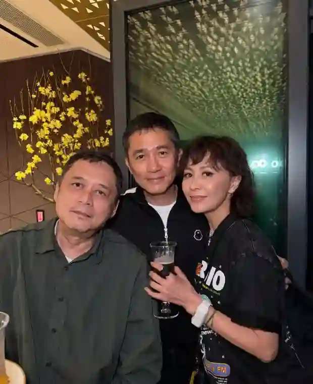 梁朝伟刘嘉玲周润发齐聚，为杜琪峰庆生掀起回忆杀