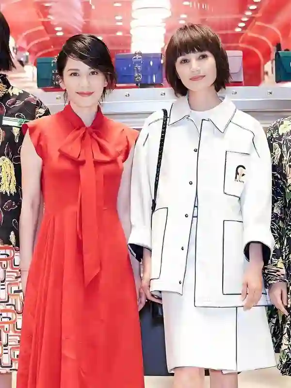 袁泉算不算顶级大美人？看她和刘诗诗俞飞鸿的合影，答案一目了然