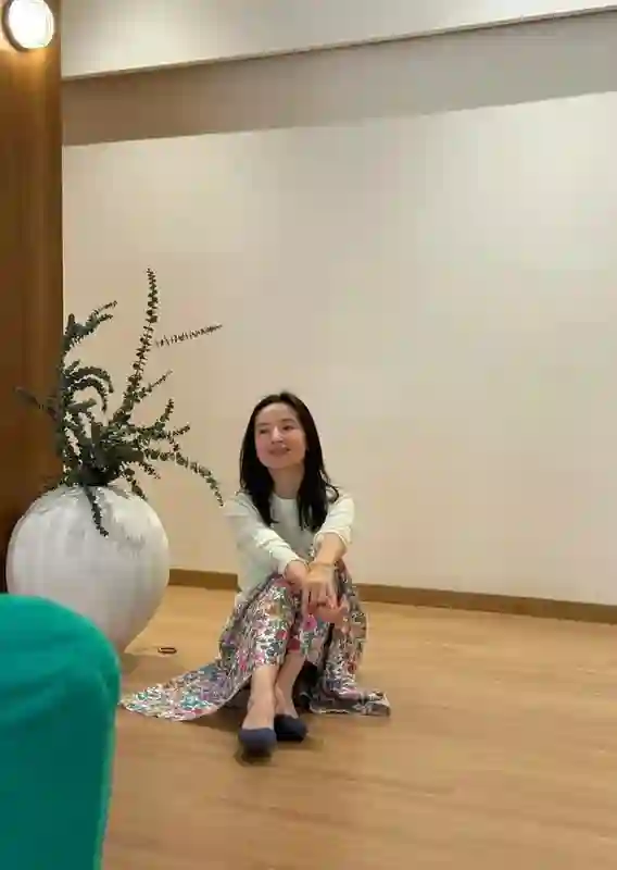 董洁素颜上普拉提被偶遇，很白很美目测只有80斤，没买私教