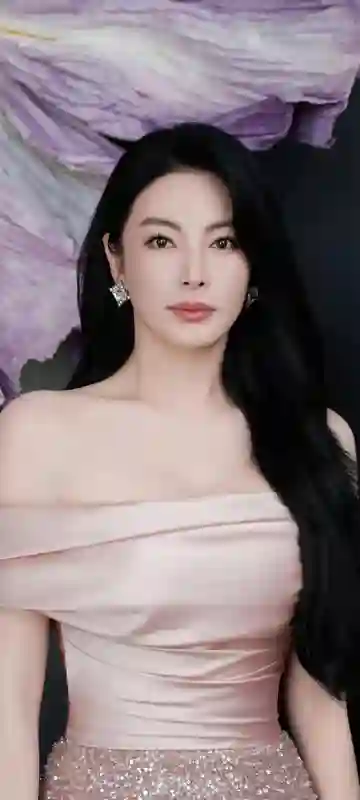 张雨绮：浮光掠影间的真实人生——从争议女王到乘风破浪的姐姐