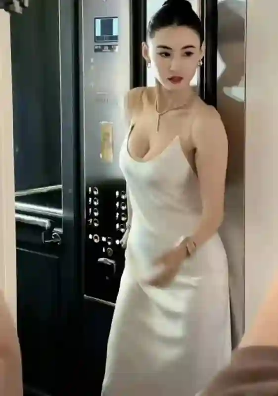44岁张柏芝再次挑战自己，曾经的容颜不老，真冻龄女神