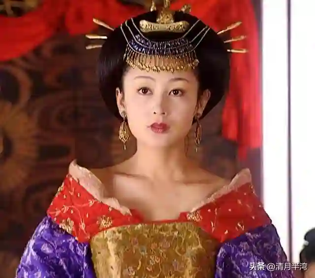陈红脸平泪沟深算顶级美女吗？看她和周海媚、章子怡合照自有分晓