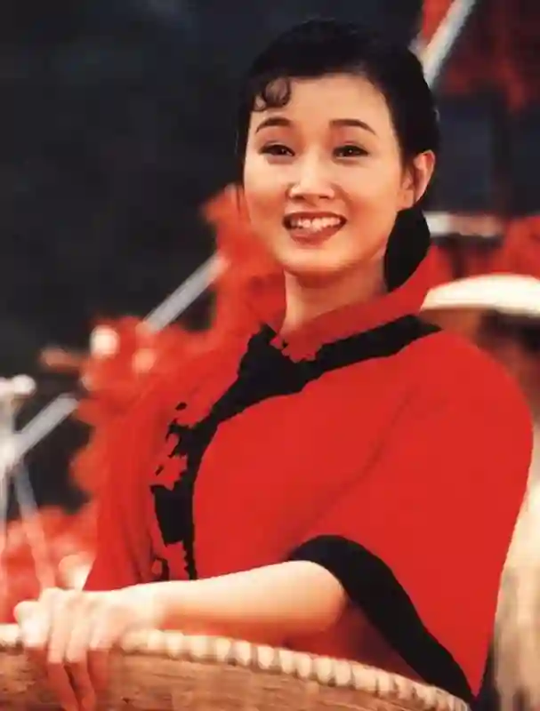 没想到“销声匿迹”11年，与丈夫相约丁克的宋祖英，已成人生赢家