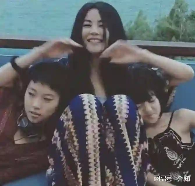 王菲教育好成功！李嫣唇裂痊愈自信满满，窦靖童“天后”范儿十足