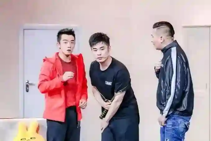 陈赫寝室4个人火了3个，为什么不帮剩下那个？郑恺：真心带不动！
