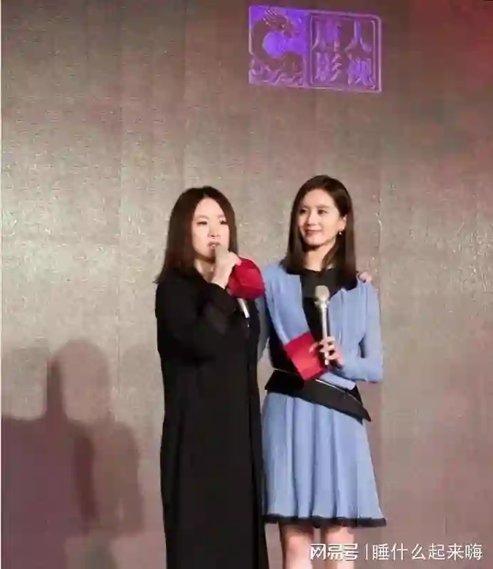 离婚风波后罕见同框!刘诗诗吴奇隆带儿子出行,全程无交流似陌生人